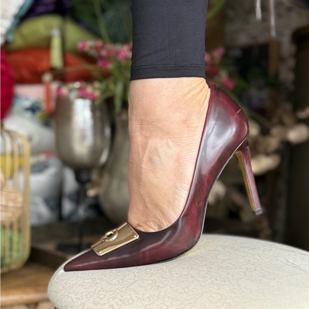 Vintage COACH leather Burgundy Stiletto Heels pumps gold detail - Picture 5 of 11